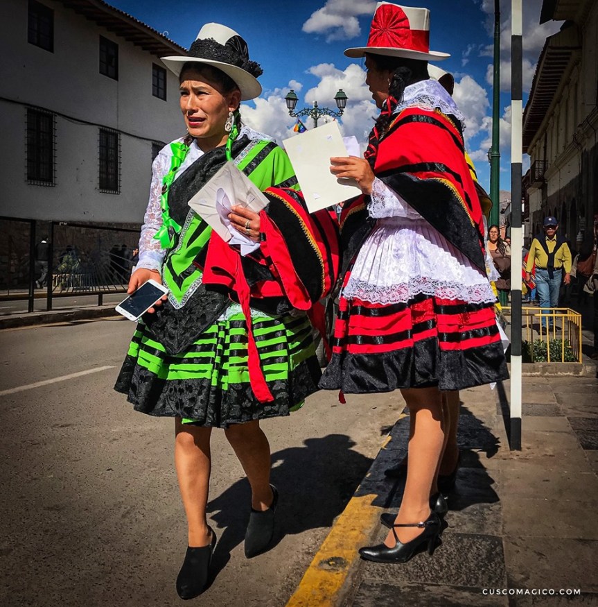 Métisses de Cuzco en costumes traditionnels.