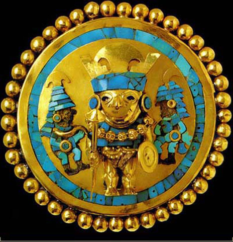 "Orejeras" (boucles d'oreilles) en or et turquoise du seigneur de Sipan, culture Moche, Lambayeque