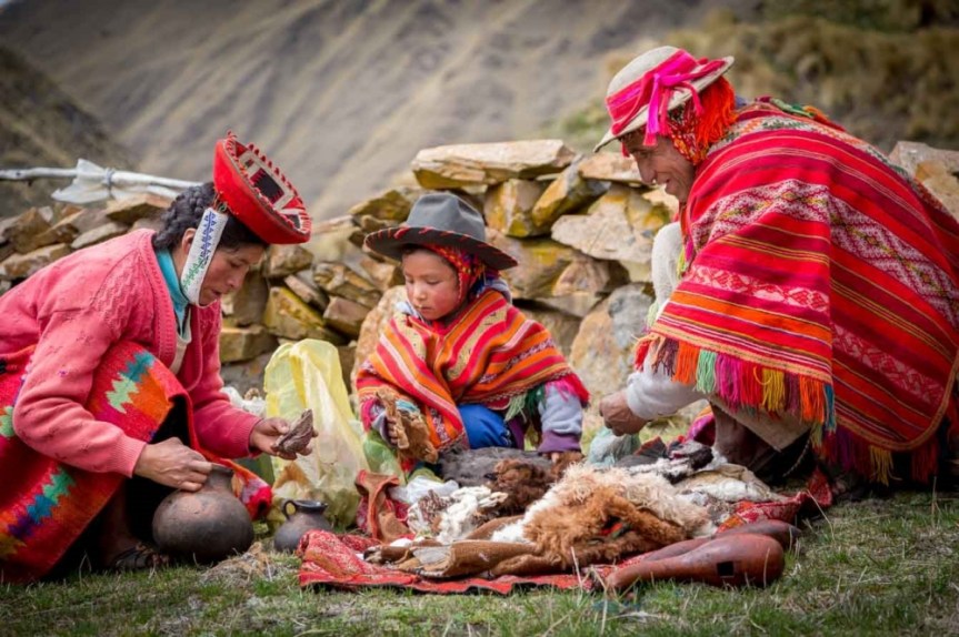 Famille de la communauté "Qeros",  derniers descendants des Incas, région de Cuzco.