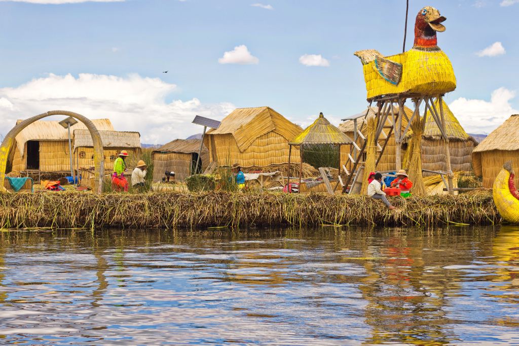  les îles flottantes des indiens Uros 