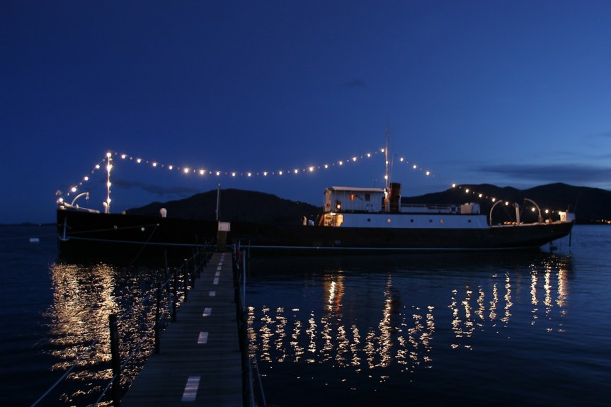 Navire transformé en hôtel sur le lac Titicaca.