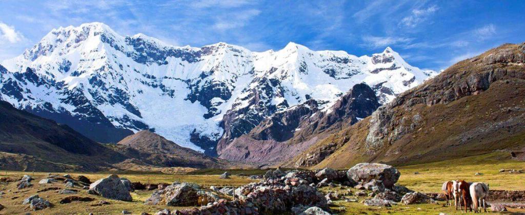 L'Ausangate, proche de la montagne vinicunca. L'Ausangate, proche de la montagne vinicunca.