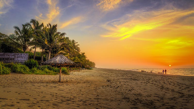 Plage à  Máncora, région de Piura.