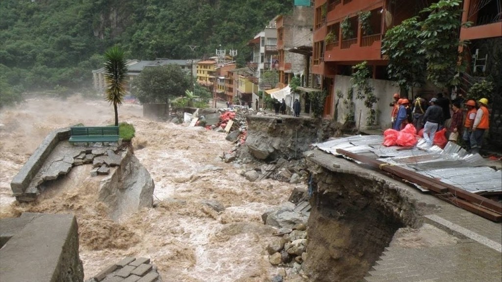 Impressionnant "Huayco" en 2010 à "Aguas Calientes". Cuzco.