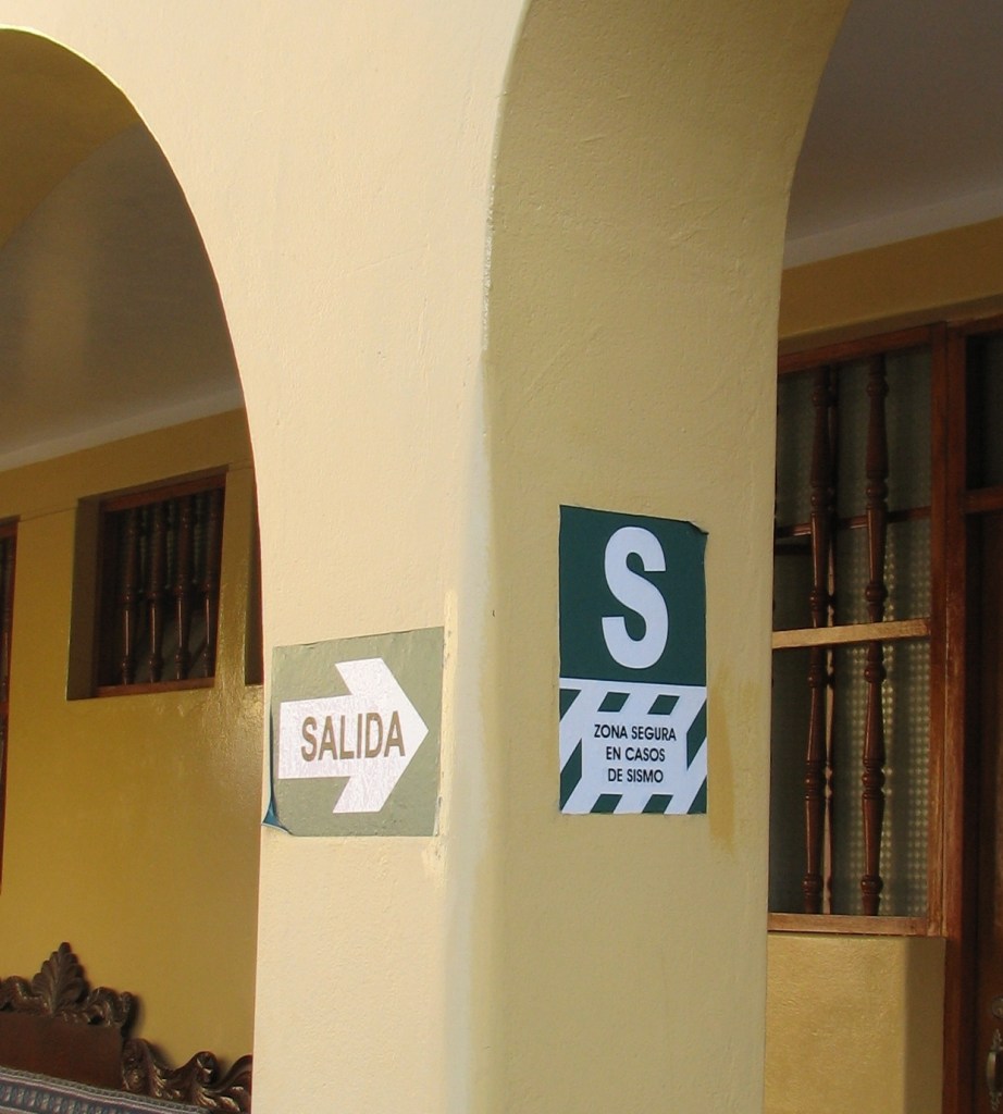 Affiche zone "S", zone sécurisé en cas de séisme.